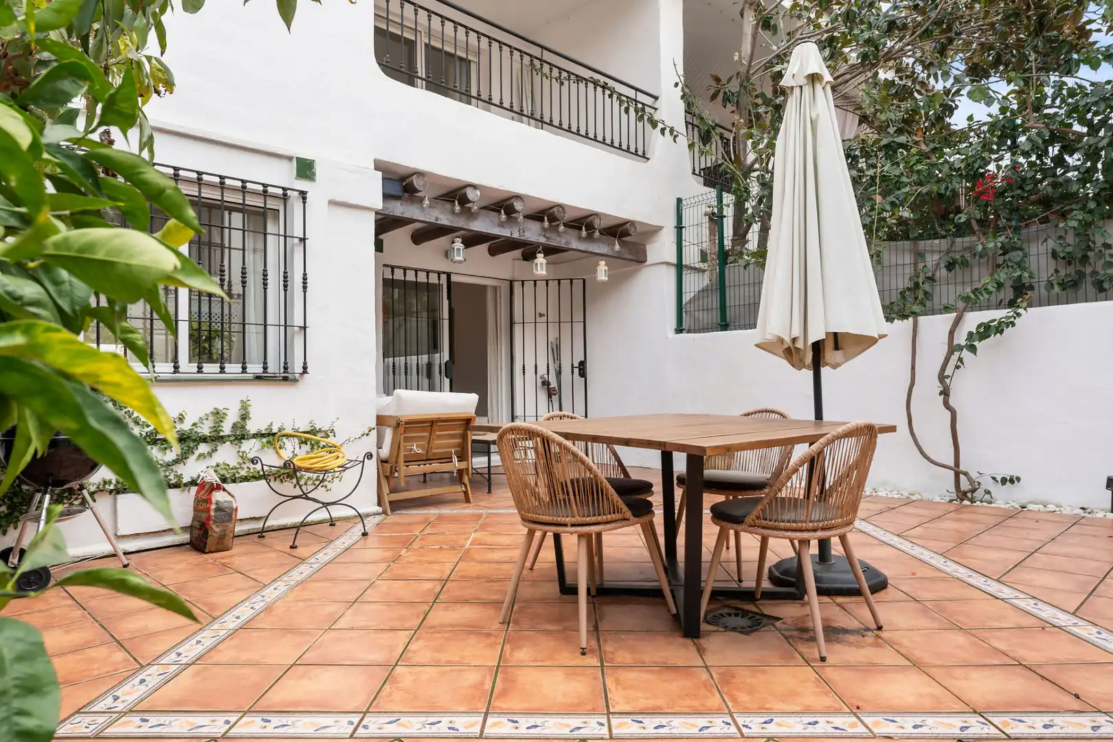 Terrassa de Casa adosada en venda en Marbella amb Terrassa, Piscina i Piscina comunitària