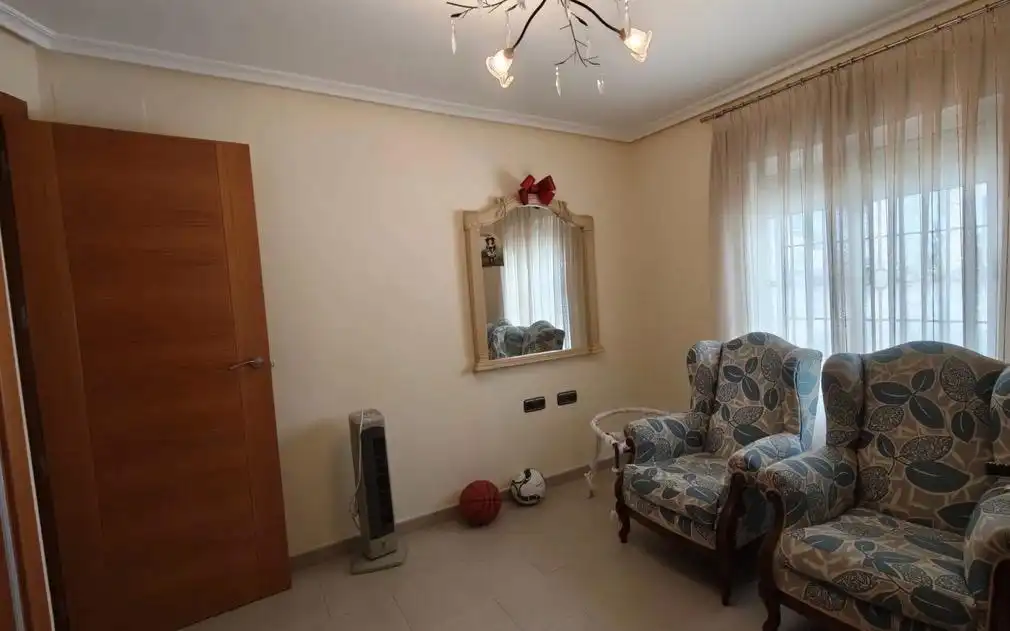 Sala de estar de Casa o chalet en venta en Catral con Jardín privado, Piscina y Amueblado