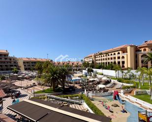 Vista exterior de Pis de lloguer en Arona amb Terrassa, Piscina i Rentadora