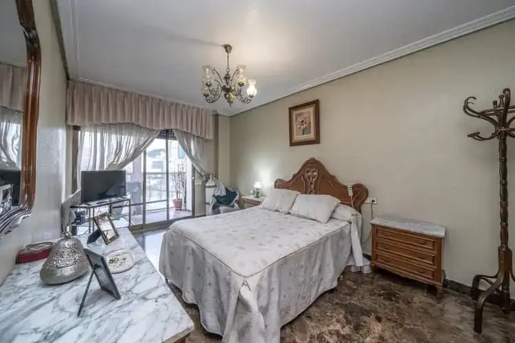 Habitación de Piso en venta en Benidorm con Terraza, Amueblado y Piscina comunitaria