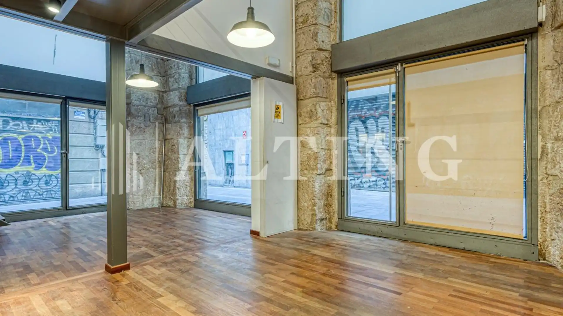 Vista exterior de Local en venta en  Barcelona Capital con Aire acondicionado