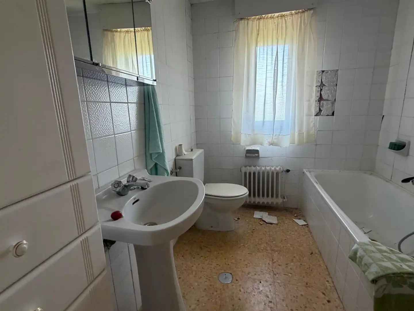 Bathroom of Flat for sale in Aguilafuente  with Heating