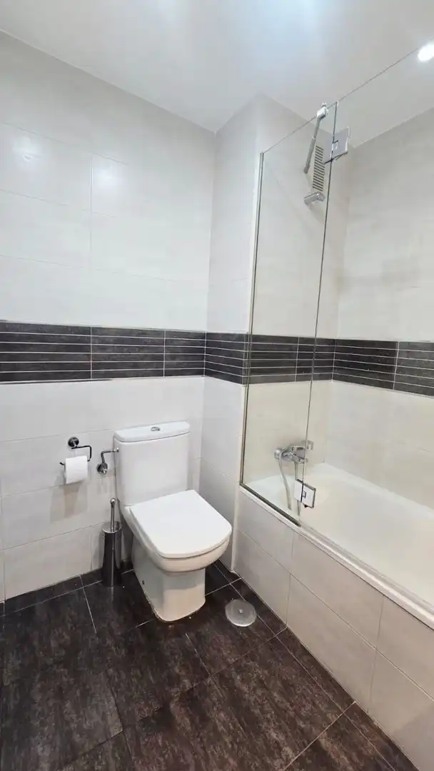 Flat with terrace to rent in del General Pardiñas, imagen 13