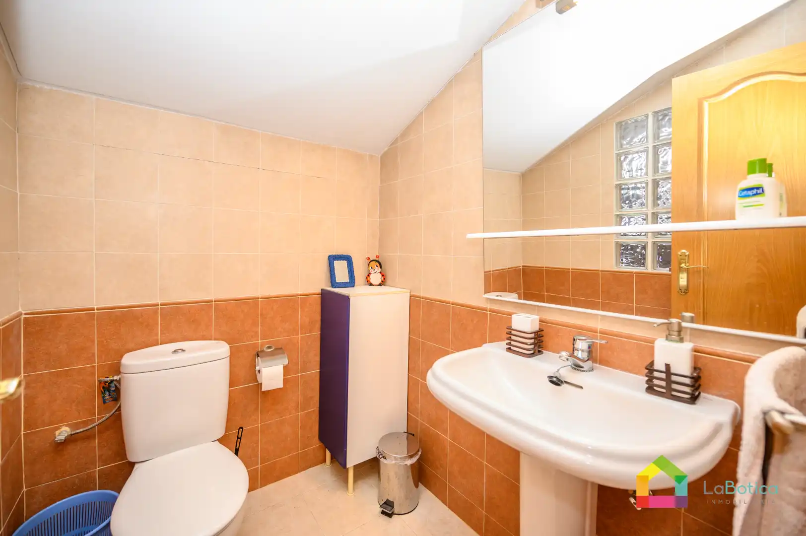 Bathroom of Detached homes for sale in Esquivias  with Air Conditioner, Heating and Balcony