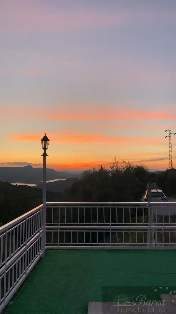 Vista exterior de Casa o xalet en venda en Iznájar amb Piscina
