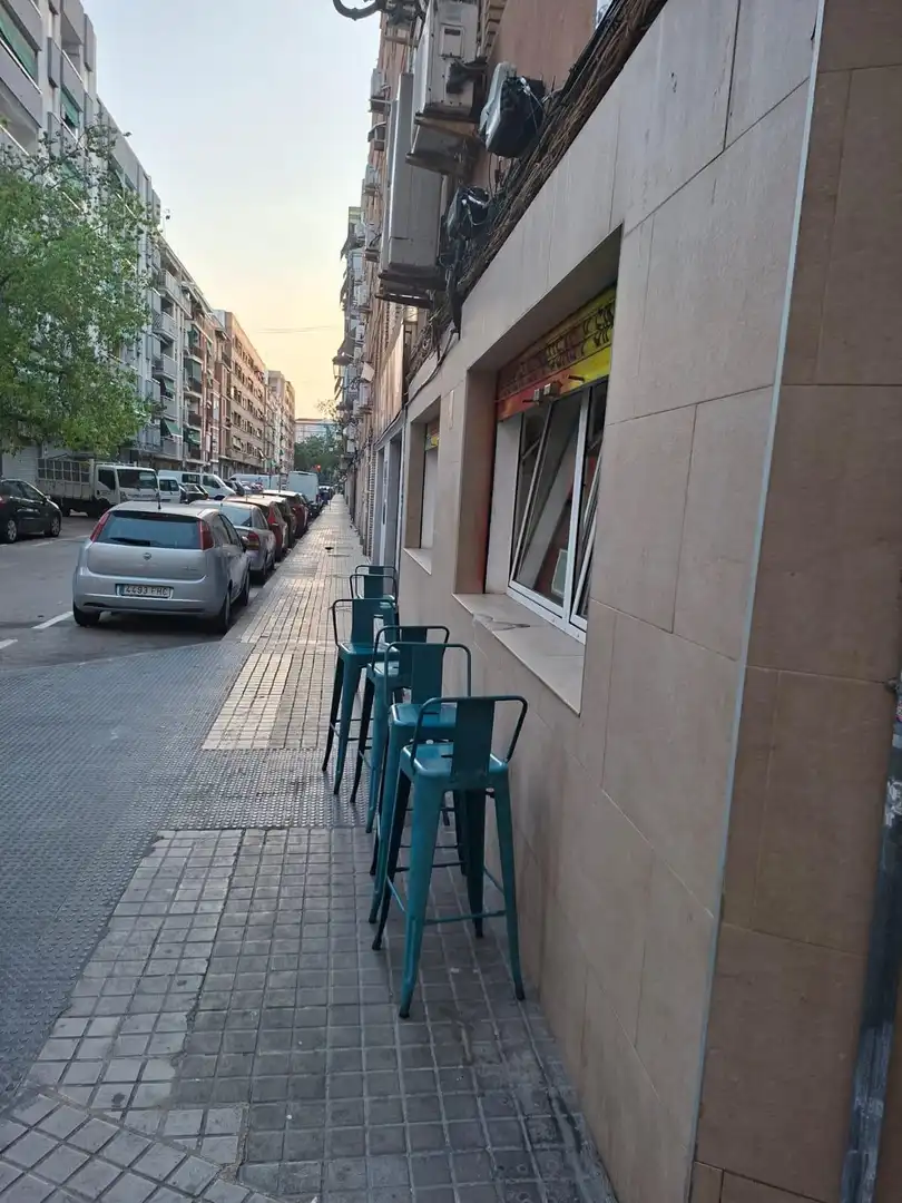 Vista exterior de Local de alquiler en Valencia con Amueblado