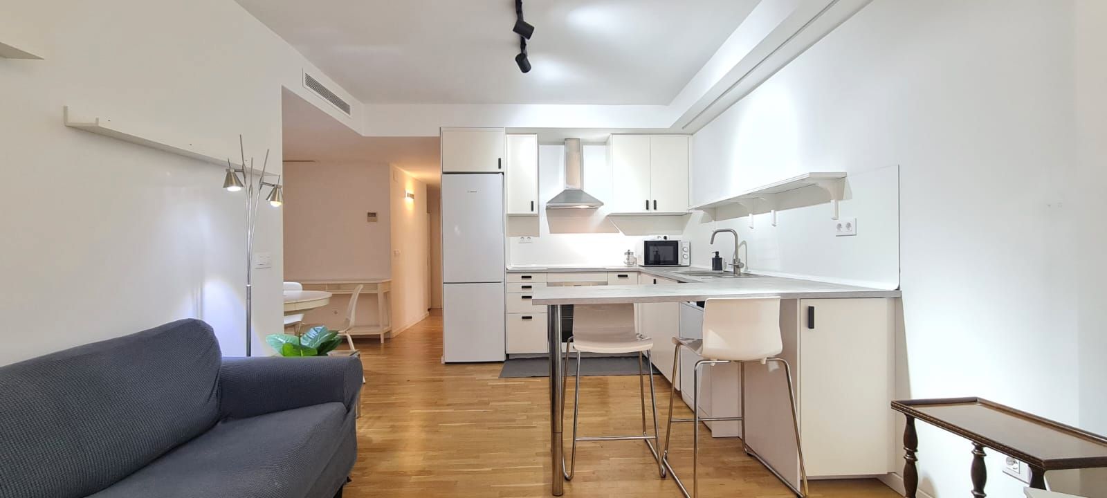 Cocina de Piso de alquiler en  Valencia Capital con Aire acondicionado, Parquet y Amueblado