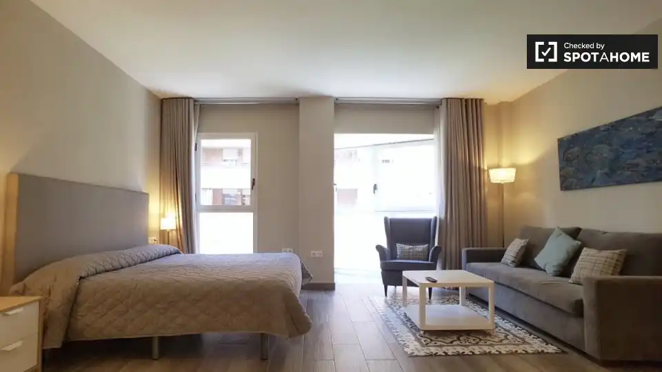 Habitación de Estudio para compartir en Barcelona con Aire acondicionado y Terraza