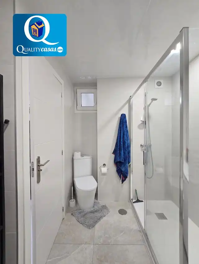 Baño de Apartamento en venta en Alicante / Alacant con Aire acondicionado y Balcón