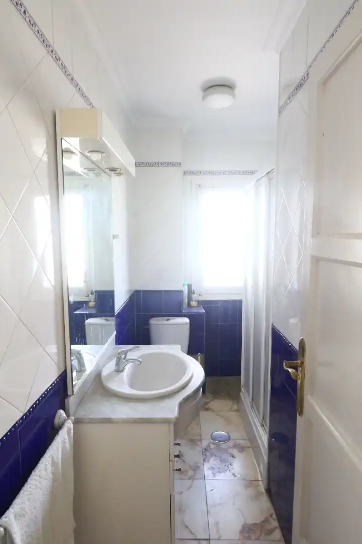 Baño de Piso en venta en Sevilla con Terraza y Balcón