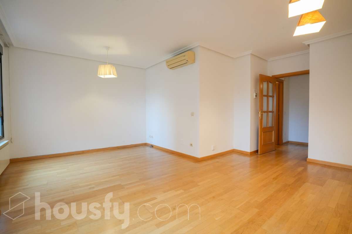 Living room of Flat for sale in  Madrid Capital  with Air Conditioner, Heating and Storage room