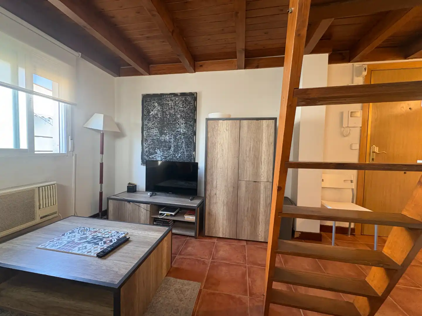 Sala d'estar de Dúplex de lloguer en Madrid amb Aire condicionat, Calefacció i Moblat
