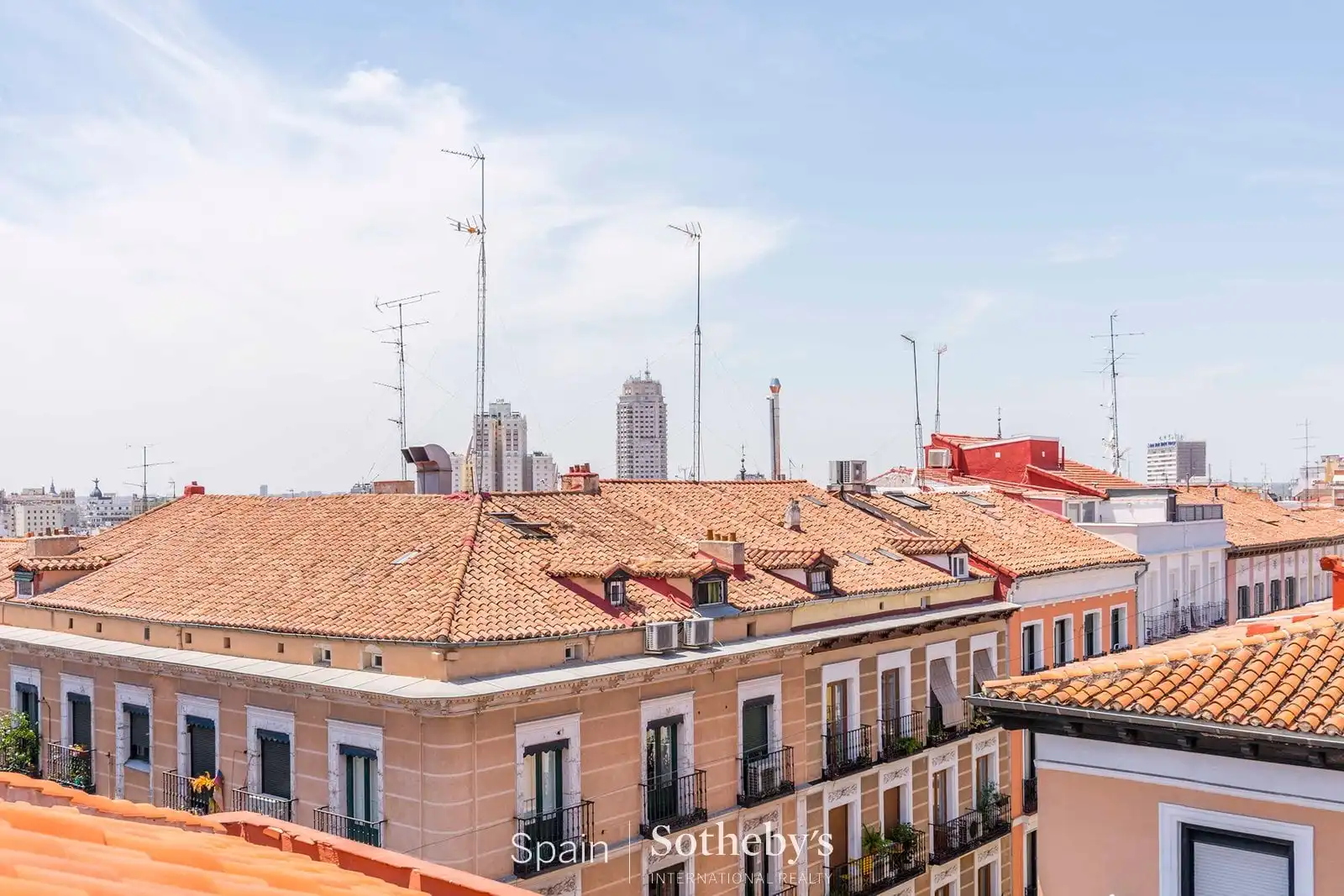 Außenansicht von Wohnungen zum Verkauf in Madrid mit Klimaanlage und Heizung