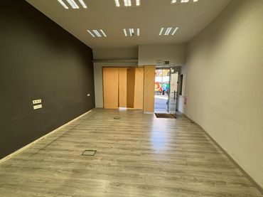 Locale commerciale in affitto a Carrer Catalunya 3