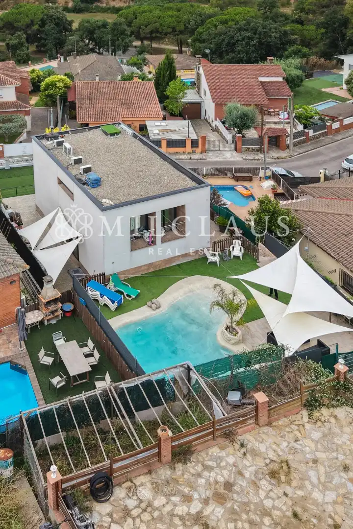 Schwimmbecken von Haus oder Chalet zum Verkauf in Lliçà d'Amunt mit Klimaanlage, Heizung und Privatgarten
