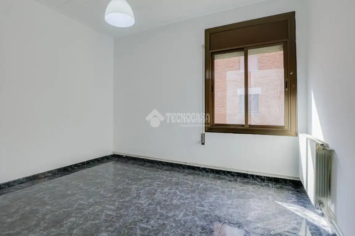 Habitación de Casa adosada en venta en Montcada i Reixac con Calefacción y Balcón