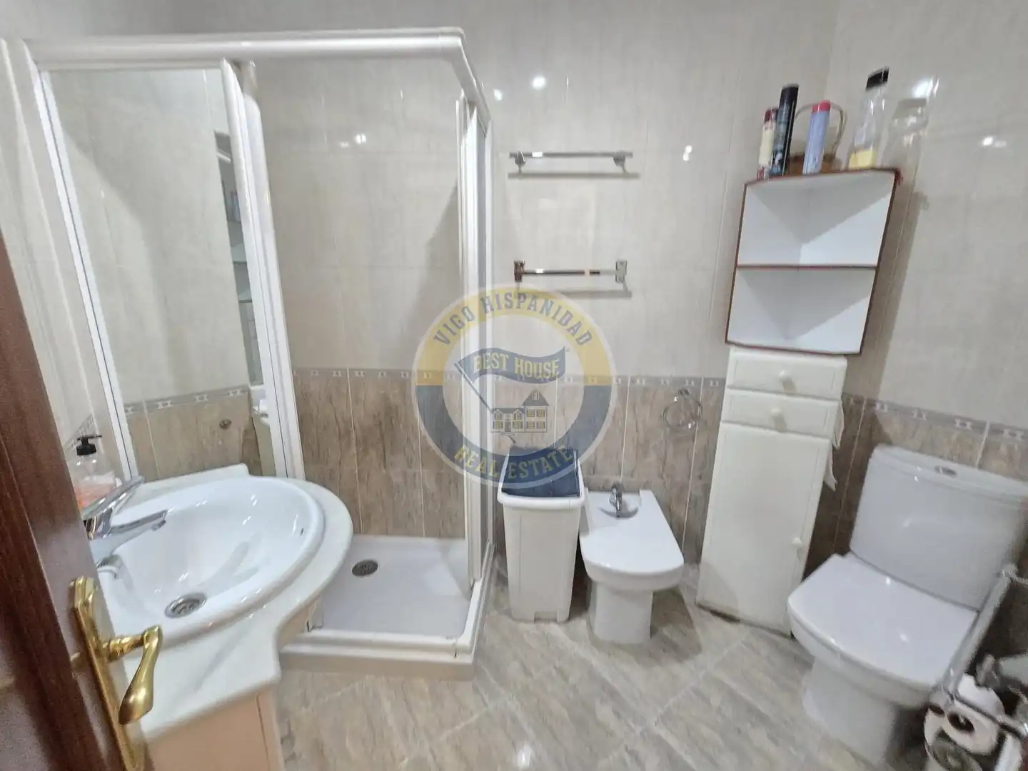 Baño de Piso de alquiler en Vigo  con Calefacción, Parquet y Amueblado