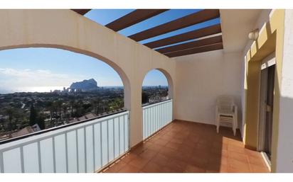 Vista exterior de Casa adosada en venda en Calpe / Calp amb Aire condicionat, Jardí privat i Terrassa