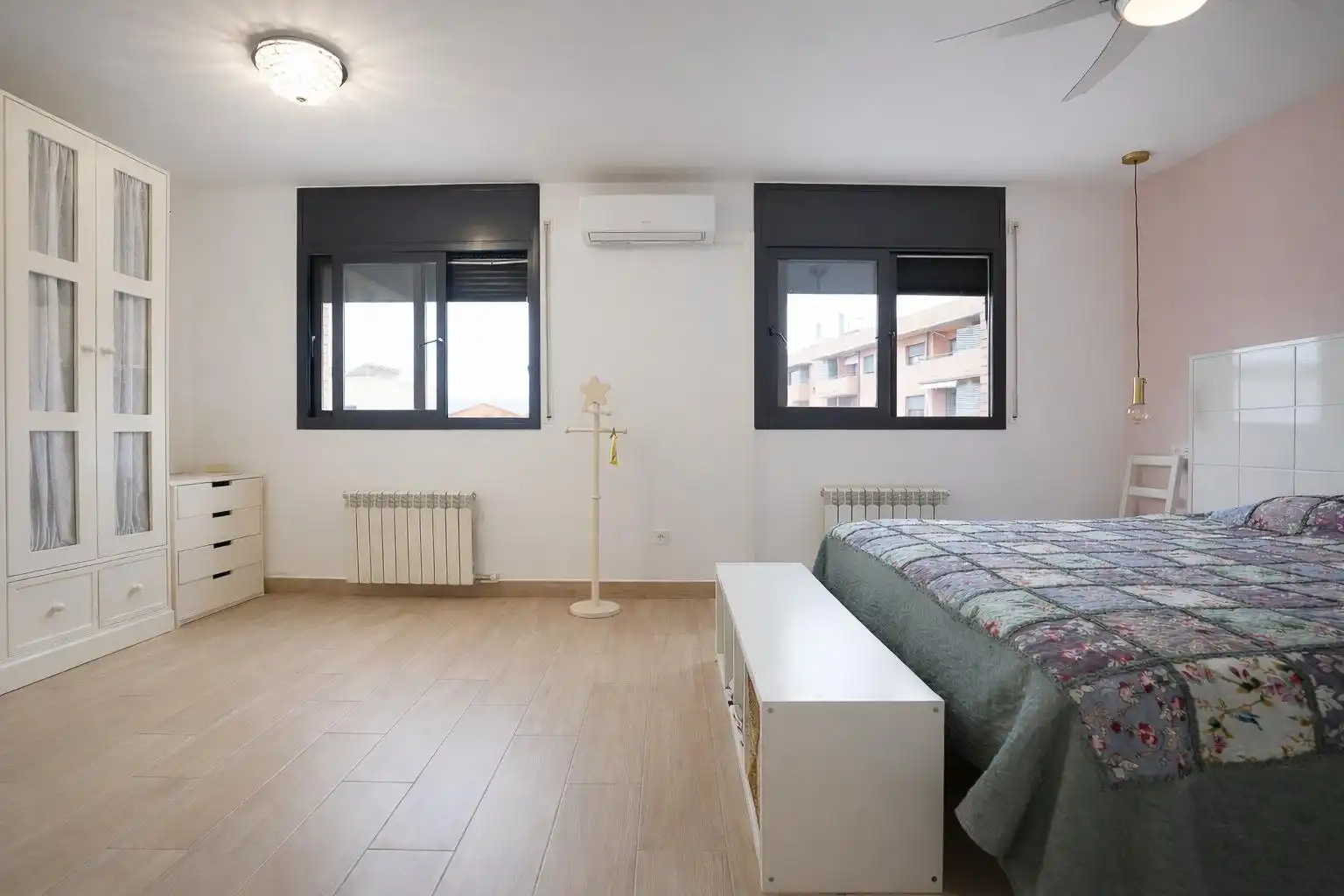 Habitación de Casa adosada en venta en Vilallonga del Camp con Aire acondicionado, Calefacción y Jardín privado