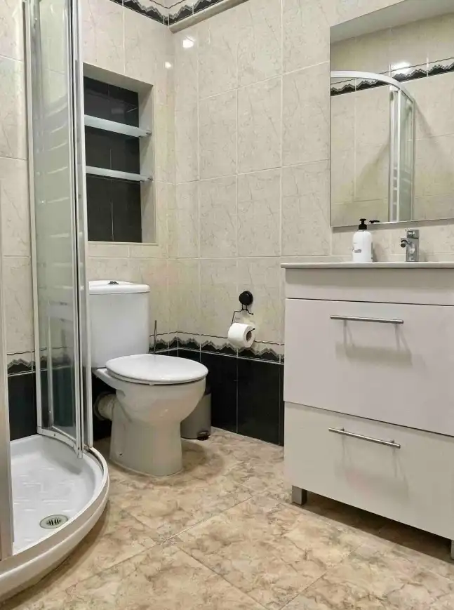 Badezimmer von Wohnungen zur Miete in Tarragona mit Klimaanlage, Heizung und Terrasse