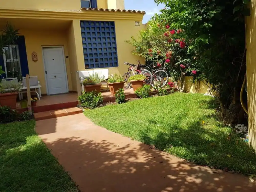 Jardí de Casa adosada de lloguer en Marbella amb Aire condicionat, Jardí privat i Terrassa