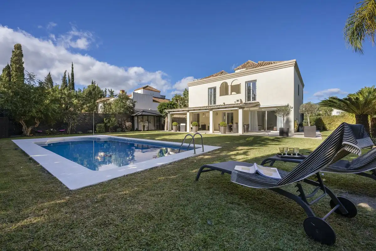 Chalet con piscina en venta en Nueva Andalucía, imagen 4