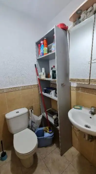 Bathroom of Flat for sale in Córdoba  with Air Conditioner, Private garden and Alarm