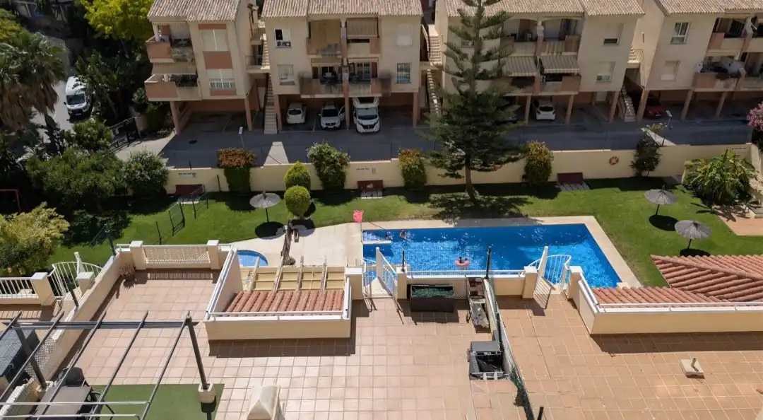 Apartamento con piscina en venta en Torrequebrada, imagen 16