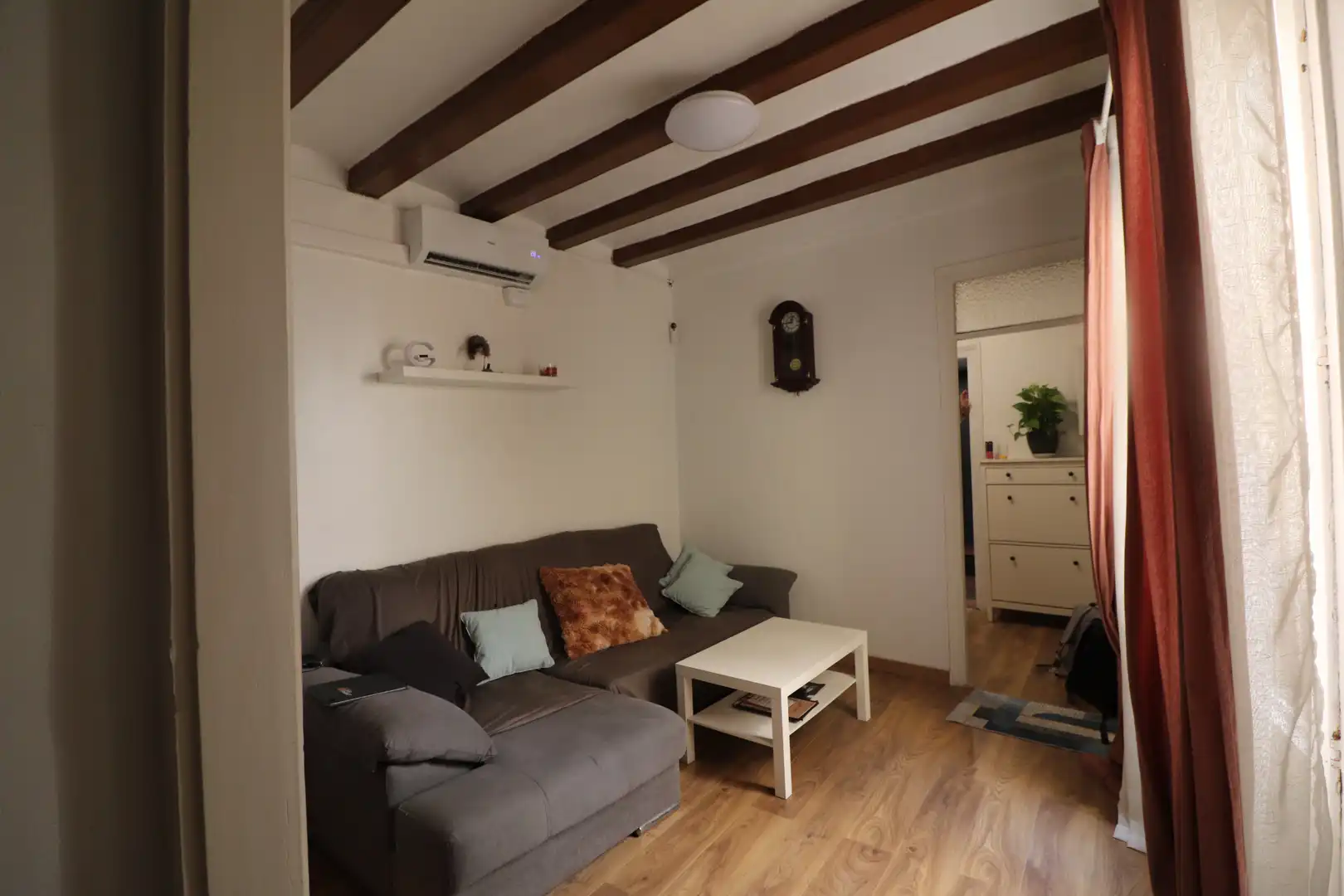 Flat with terrace to rent in Carrer d'Avinyó, imagen 2