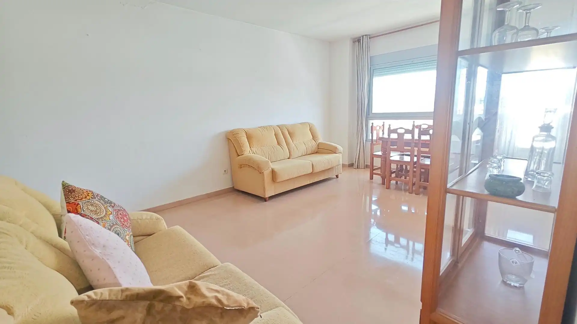 Sala d'estar de Pis en venda en Elche / Elx amb Aire condicionat, Moblat i Alarma