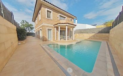 Swimming pool of House or chalet for sale in Vilafranca del Penedès  with Air Conditioner, Heating and Private garden