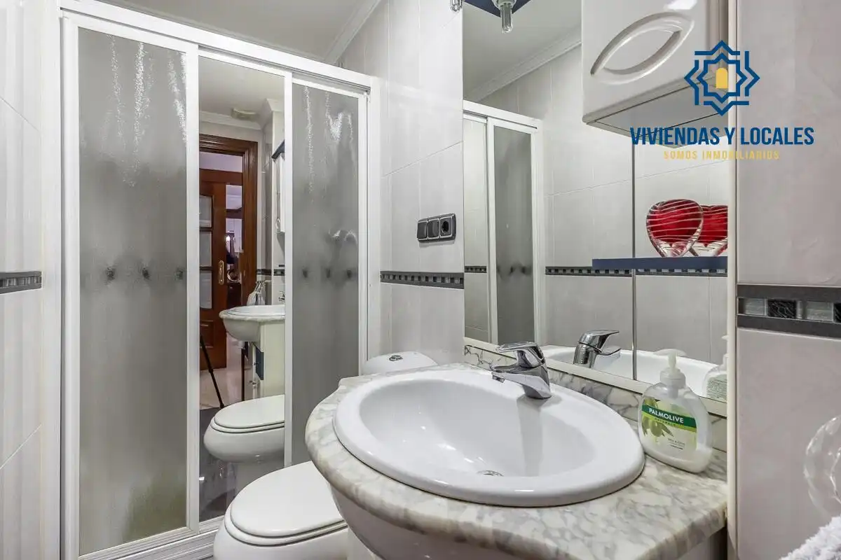 Piso con ascensor en venta en Calle ARQUITECTO JIMENEZ LACAL, imagen 25
