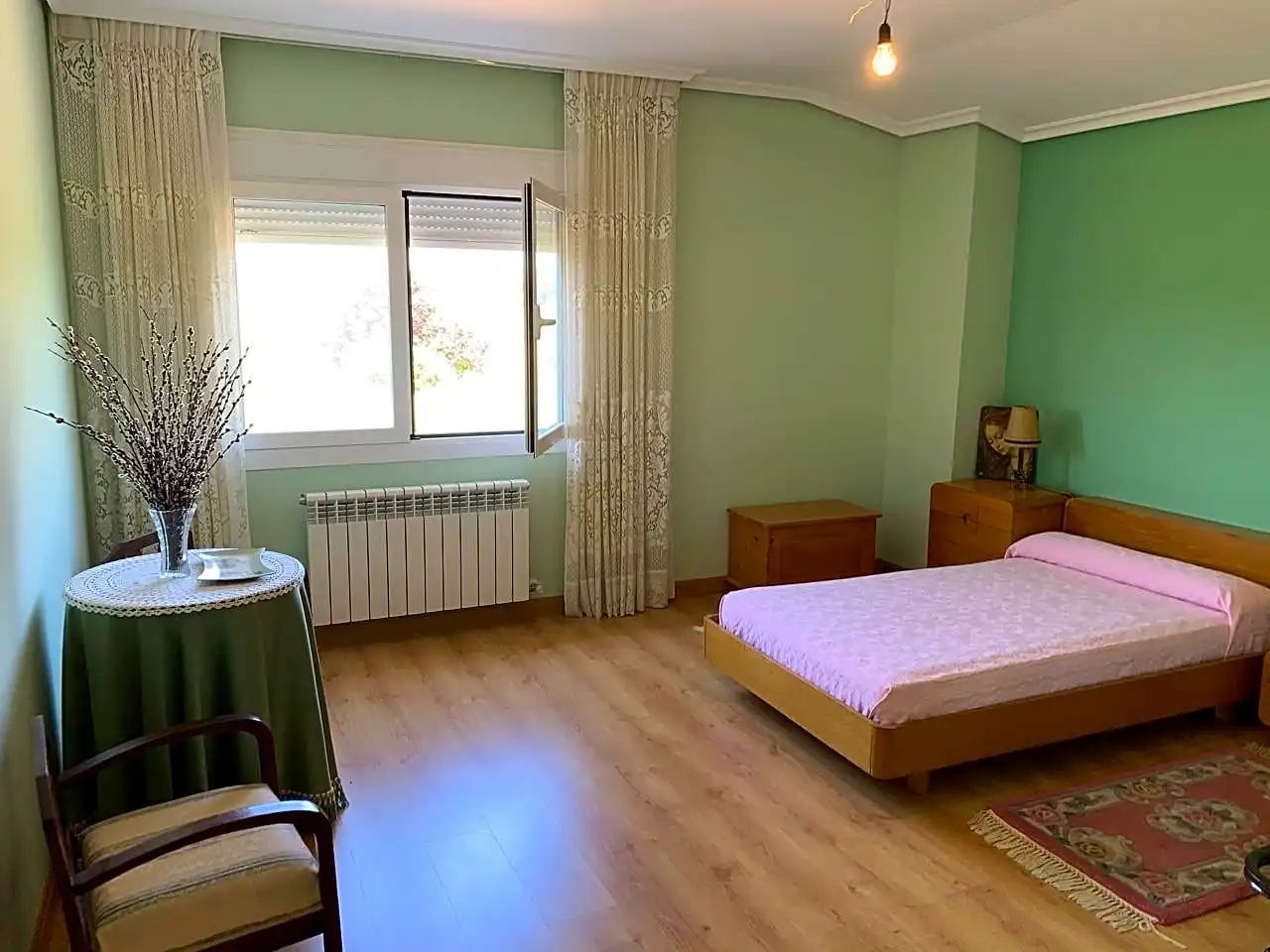 Dormitori de Casa o xalet en venda en  Logroño amb Calefacció, Parquet i Terrassa