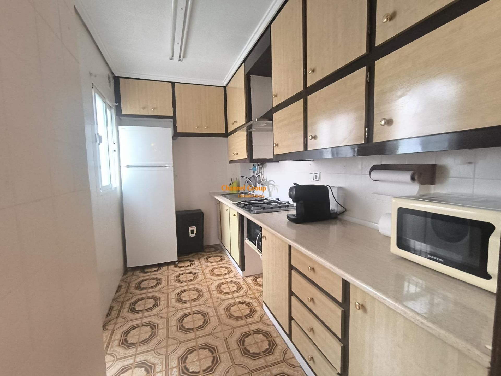 Cocina de Apartamento en venta en Elche / Elx con Aire acondicionado, Amueblado y Balcón