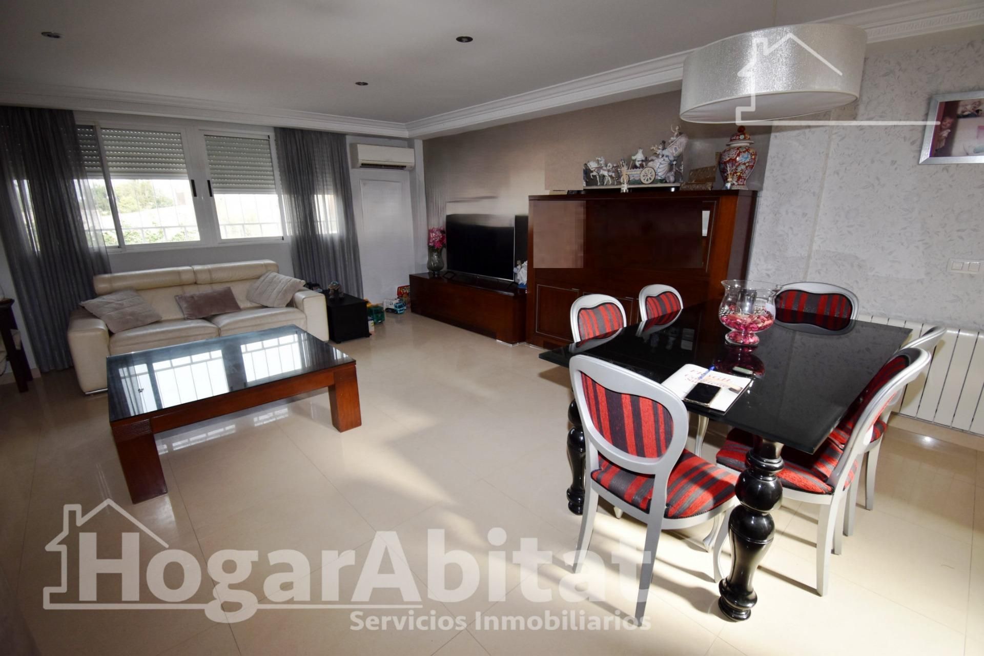 Sala d'estar de Casa adosada en venda en Burriana / Borriana amb Aire condicionat, Calefacció i Jardí privat