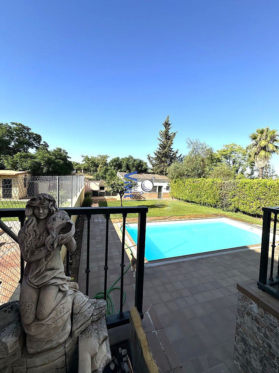 Piscina de Casa o xalet en venda en Alcalá de Guadaira amb Aire condicionat