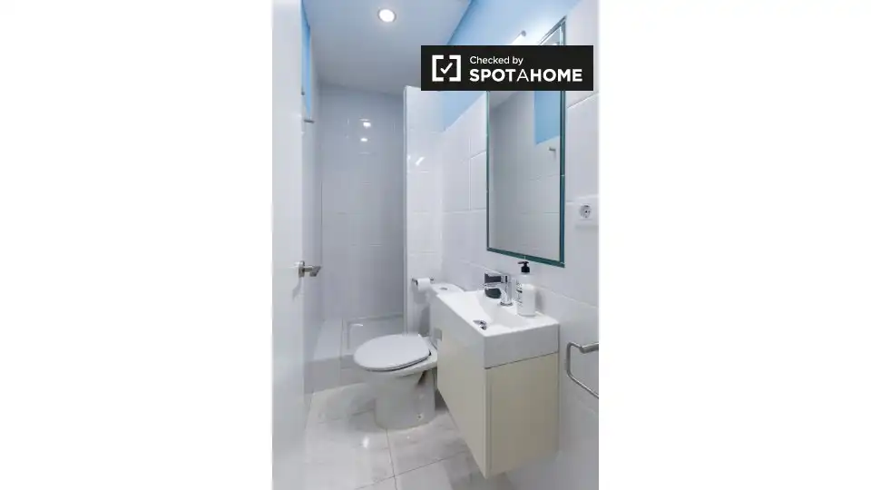 Baño de Piso de alquiler en Barcelona con Aire acondicionado, Calefacción y Amueblado