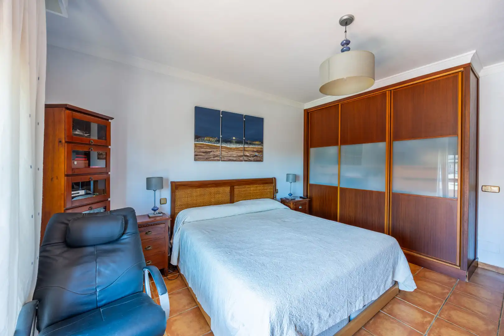 Dormitori de Casa adosada en venda en La Alcaidesa amb Aire condicionat, Jardí privat i Terrassa