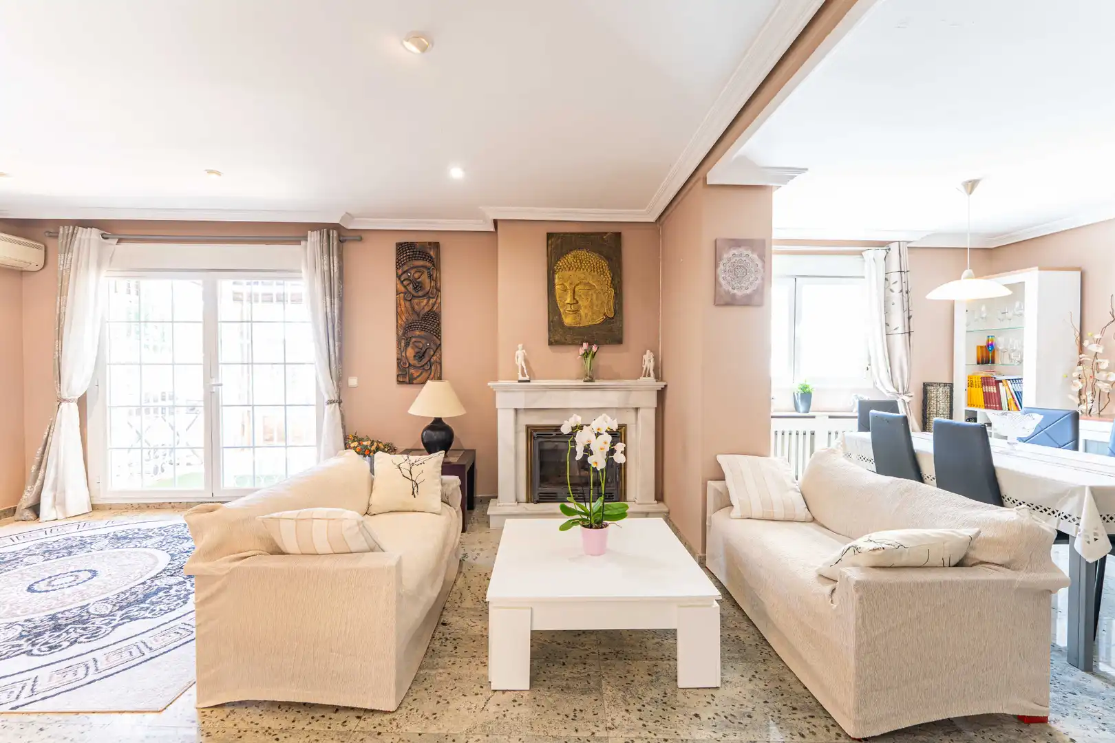 Sala de estar de Casa adosada en venta en Torrelodones con Calefacción, Jardín privado y Terraza