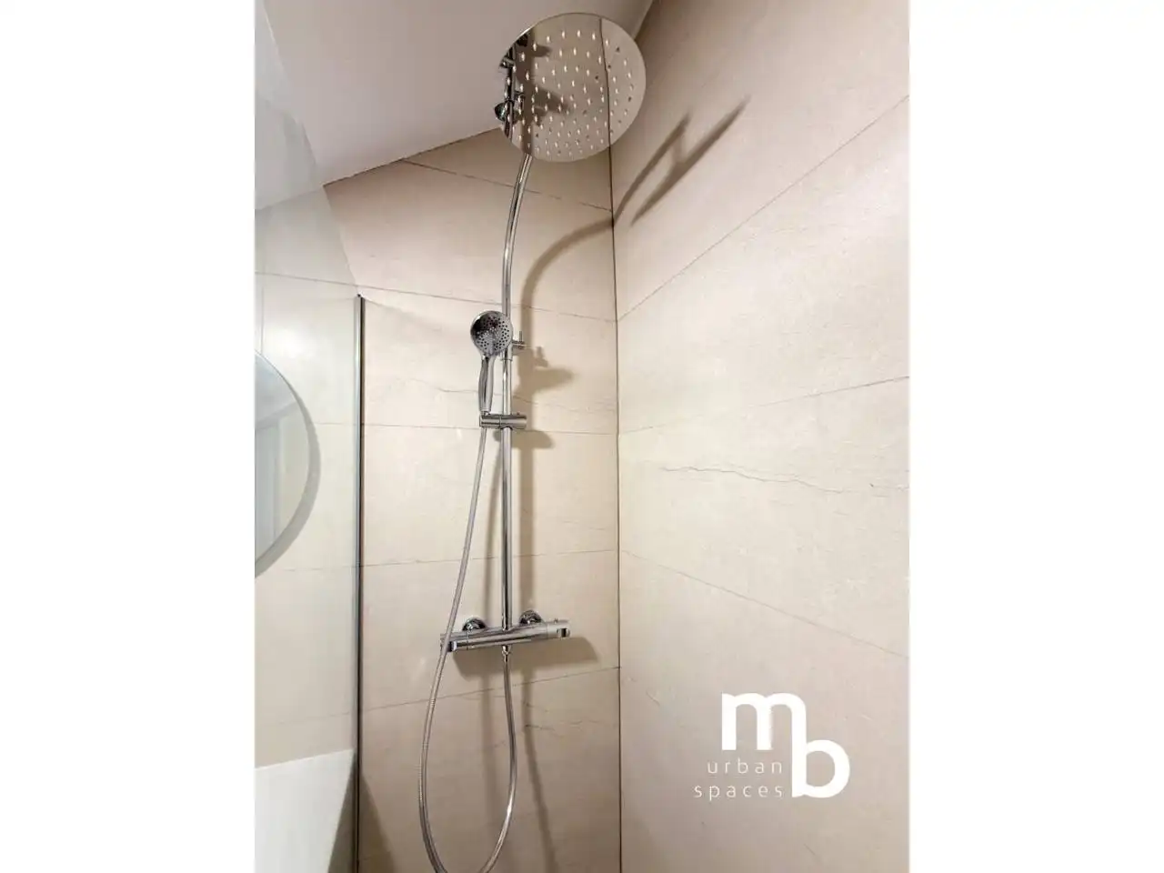 Bathroom of Flat for sale in Madrid  with Air Conditioner and Heating