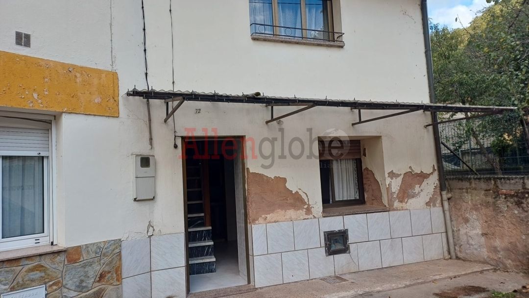 Vista exterior de Casa adosada en venda en Oviedo  amb Traster