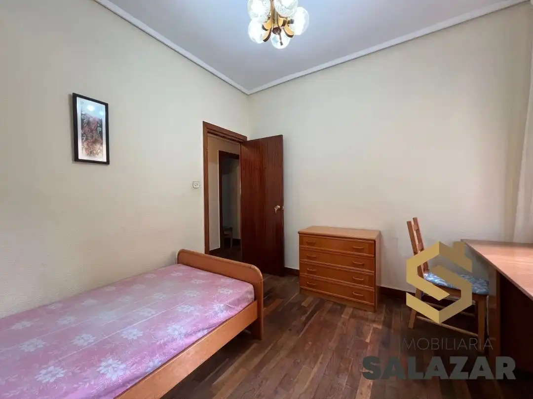 Bedroom of Flat for rent in Bilbao   with Heating, Terrace and Microwave