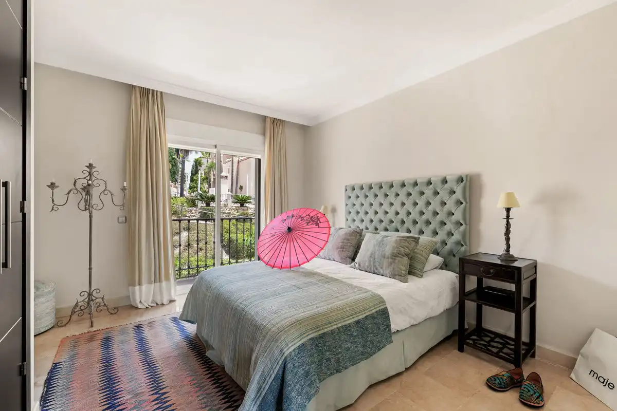 Dormitori de Apartament en venda en Estepona amb Aire condicionat, Terrassa i Traster
