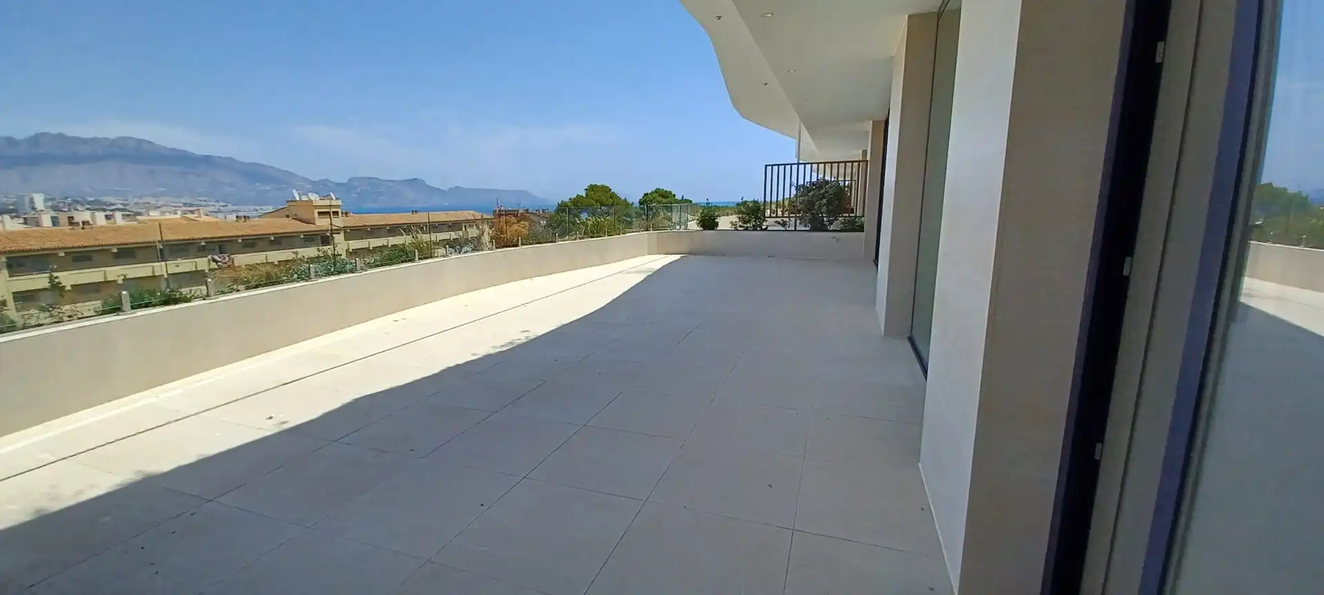 Terraza de Apartamento en venta en L'Alfàs del Pi con Aire acondicionado, Calefacción y Jardín privado