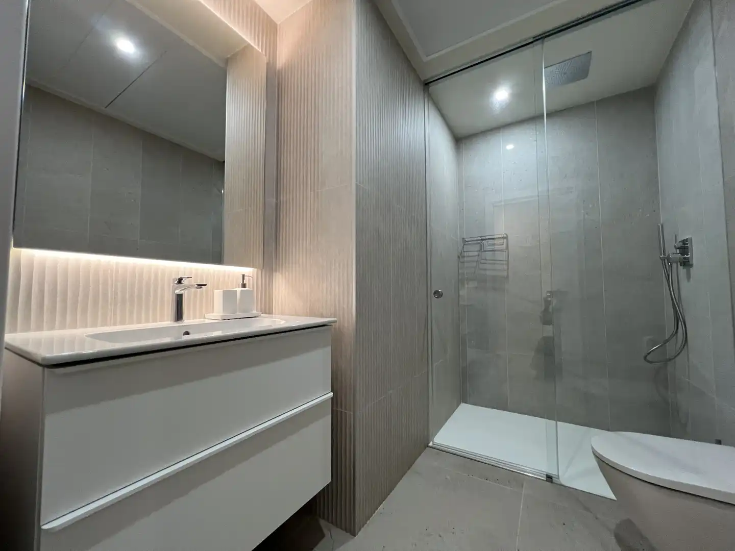 Baño de Casa o chalet de alquiler en Salou con Aire acondicionado, Calefacción y Terraza