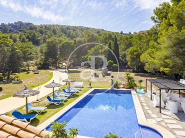 House with pool to rent in Carrer del Corb Marí