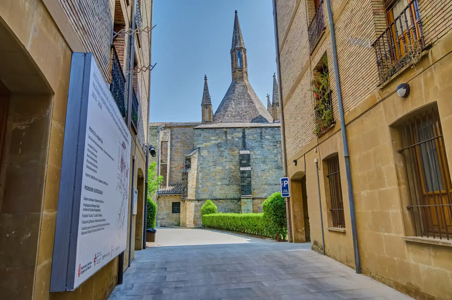 Vista exterior de Ático en venta en  Pamplona / Iruña con Calefacción, Parquet y Balcón