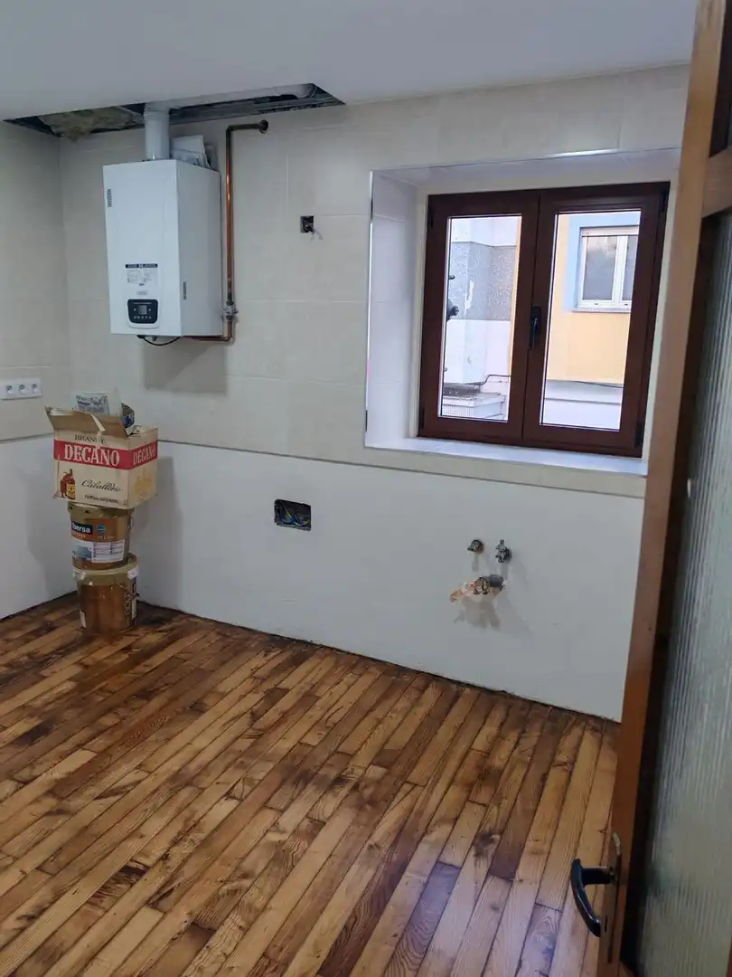 Piso en venta en Vegadeo con Calefacción, Parquet y Trastero