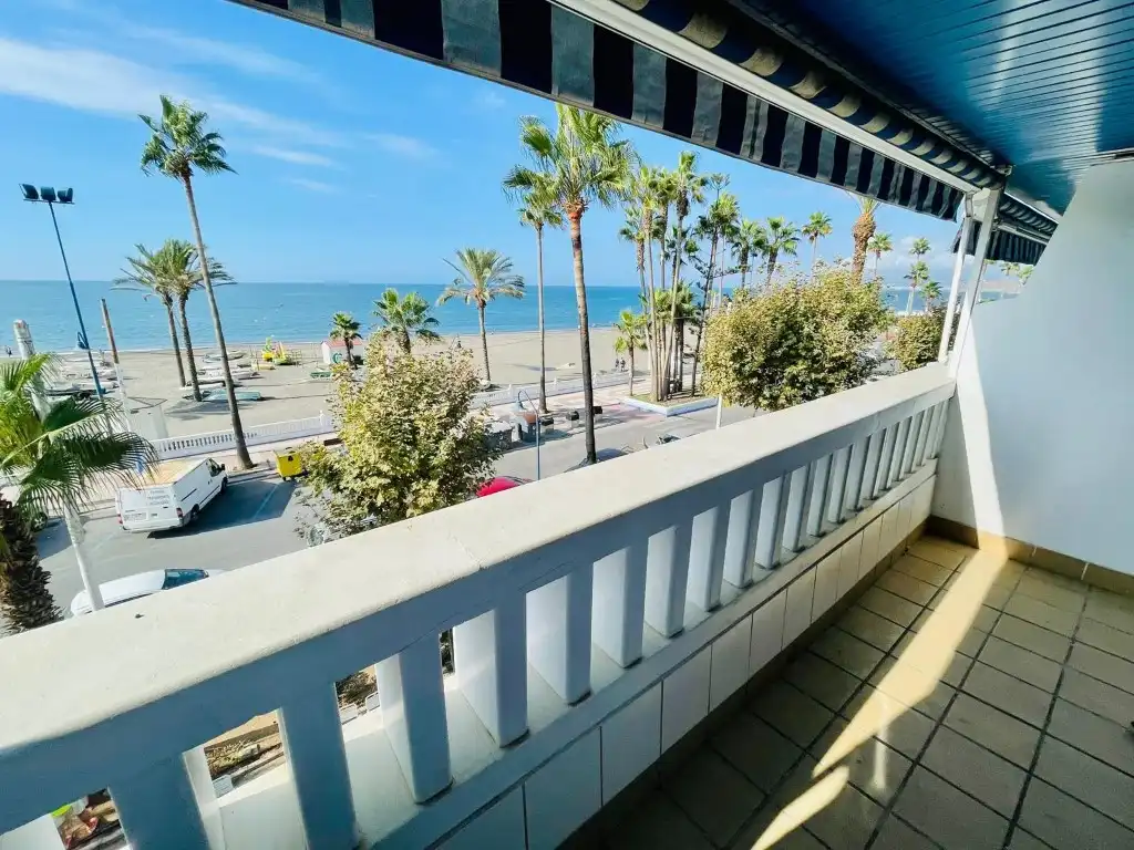 Außenansicht von Wohnung zum Verkauf in Torrox mit Klimaanlage, Terrasse und Möbliert