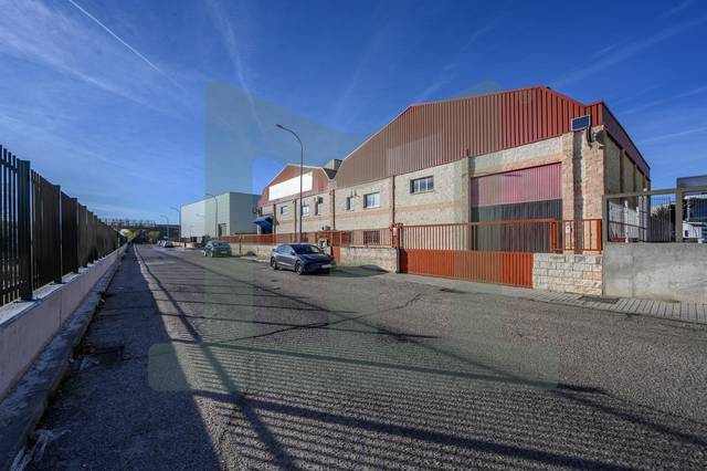 Nave industrial en Venta en Francia en Griñón